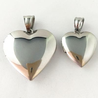 China CLASSIC Cheap Image Cutout Stainless Steel Picture Frame Pendant Heart Shape Mirror Blank Vintage Vintage Old Style Look Jewelry for sale