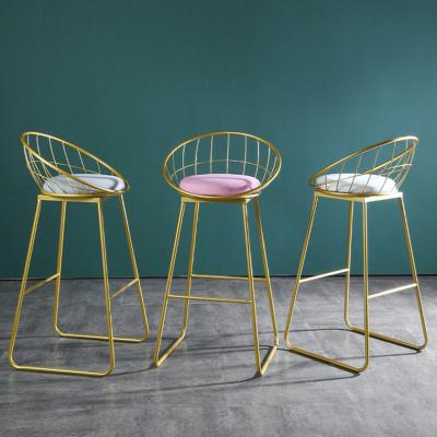 China Nordic Cheap Modern Gold Referee Chair Kitchen Restaurant Furniture Cafe Bar Stools Velvet Metal Bar Stools With Back for sale