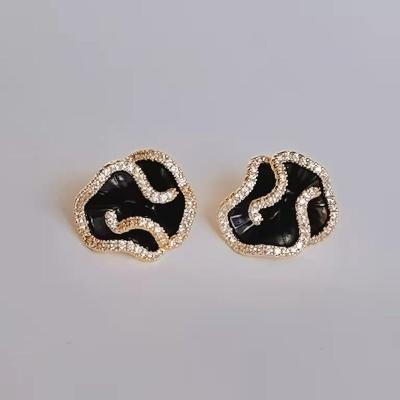 China Vintage Environmental Friendly Style Design Rose Flower Earrings Women Fashion Jewelry Black Gold Plated Rose Flower Shaped Stud Earrings for sale