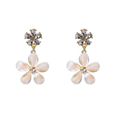 China Popular Turned Gold Crystal Daisy Charm Woman Stud Earring Amazon's Choice CLASSIC Best Selling for sale