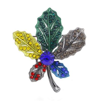 China Original Luxury Crystal Rhinestones Maple Leaf Brooch Fashion Western Exquisite Personality Gentleman Style Brooch Wedding Accessories Brooch for sale