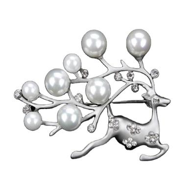 China ALLOY European and American reindeer brooch decoration Christmas pearl foreign trade pendant pin for sale