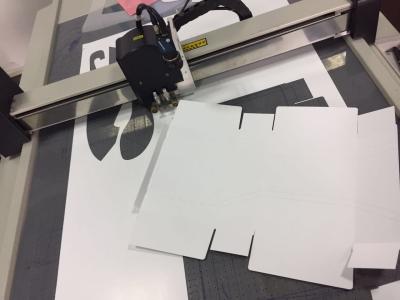 Cina paper box making cnc cutting table small production machine in vendita