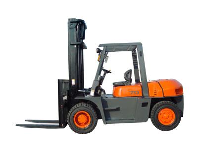 China Pneumatic 7T Diesel Powered Forklift 4x4 Forklift 1220*150*65mm Fork Dimension for sale