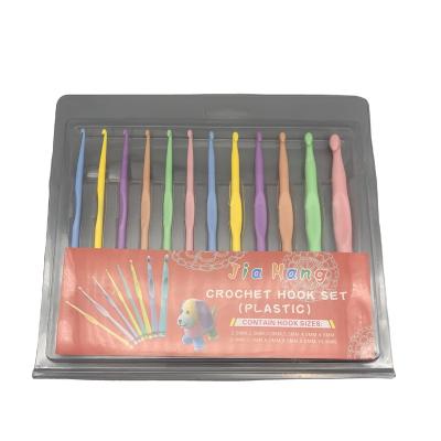 China Easy Grip Crochet Hook Set 12pcs 2-10mm Plastic Box Set of Crochet Hook Knitting Tools for DIY for sale