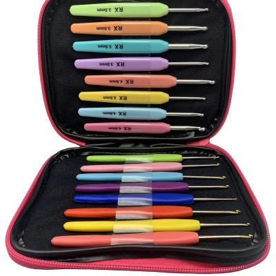 China Easy Grip Crochet Hook Set Pink 16pcs Costume Case Crochet Hook Set DIY Knitting Tools for sale