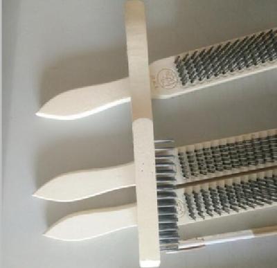 China High Quality Galvanized Steel Wire Cleaning Brush With Wooden Handle for sale