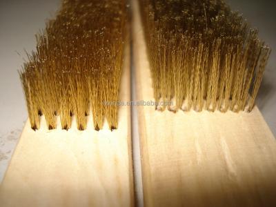 China High quality wooden handle cleaning brass wire brush with good price for sale