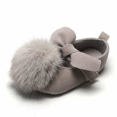 China Lovely Fur Round Ball All Seasons Toddler Girls Soft Indoor Shoes Newborn Baby Carriage Shoes Class 4 Crib Shoes for sale