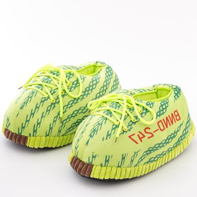 China Fashion Trend Customized Low MOQ GREEN COLOR Size Plush Yeezy Soft Unisex Adult Slippers High Quality Warm Home Sneakers for sale