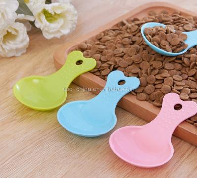 China Economic Viable PP Heart Pattern Dog Food Scoop Dog Bowl Feeder Cat Pet Food Scoop for sale