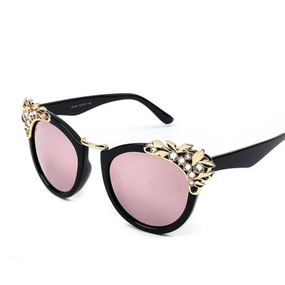 China Unique Wholesale Ladies Sunglasses Fashion Butterfly Women's Luxury Rhinestone Women's Channel Sunglasses for sale