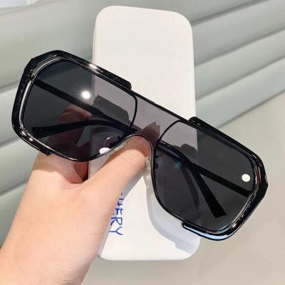 China Fashion Sunglasses Sun Glasses Shading New Trendy Women's Sleeve Sunglass 2022 For Men's Sunglasses Wholesale Ladies for sale