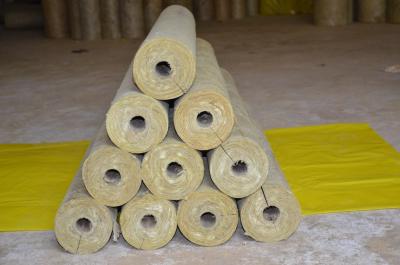 China Aislamiento bajo del tubo de stonewool del polvo, tubo del aislamiento térmico de las lanas minerales en venta