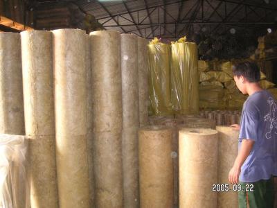 China Soundproofing stonewool Pipe Insulation Material High Density for sale