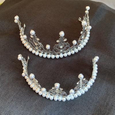 China Alloy Gold Pearl Tiaras and Crowns Wedding Alloy Rhinestone Crowns Bridal Tiaras For Party Cake Topper for sale