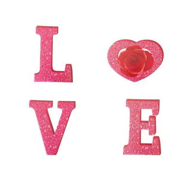 China Outdoor Decoration Yard Signs With Pink Color LOVE Letters Made Of Corrugated Cardboard Waterproof PP Valentine's Day Party Sign for sale