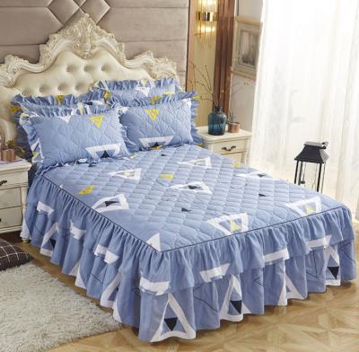 China Home Queen Size Geometric Pattern Printed Double Layer Bed Skirt Bedding Set for sale