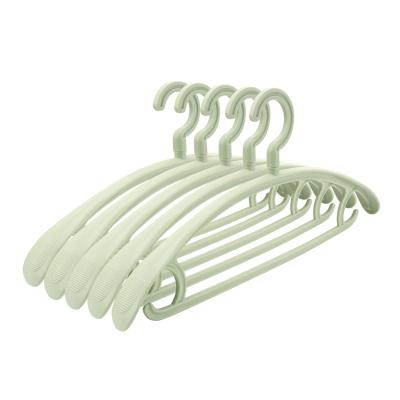 China High quality multi-functional coat hanger plastic rubber coated coat hangers are used in household/hotel daily use for sale