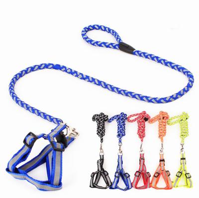 China High Quality Viable Dog Harness Products Pet Nylon Rope Armor Around Reflective Dog Leash for sale