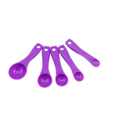 China Viable Kitchen Utensil 5 Pieces Plastic Useful Spoon Measuring Set for sale