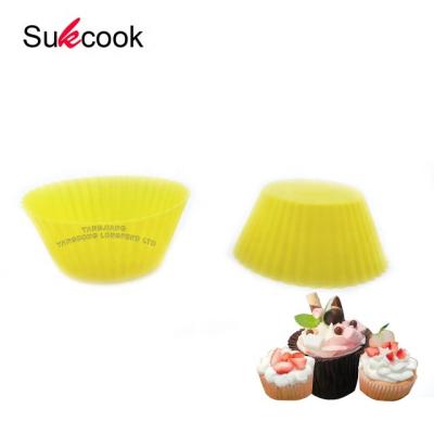 China Sustainable Colorful Round Muffin Silicone Cupcake Yellow Bakeware Holder for sale