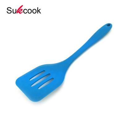 China Sustainable Kitchen Utensil Durable Food Grade Silicone Slotted Turner for sale