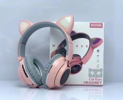 China Factory Wholesale Price Student Wireless Gaming Earphone Cartoon Cat Ear Luminous Bt Headset Headphone ST79M Cat Ear Headphone for sale