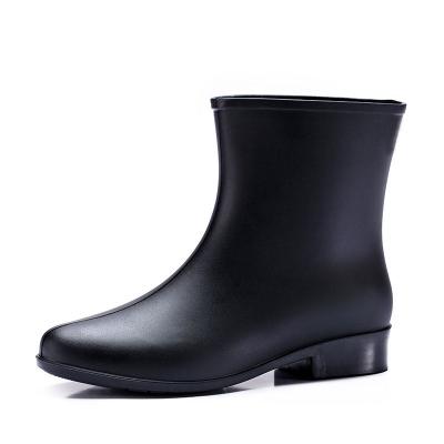 China Fashion trend for women ankle ladies fashion waterproof boot colorful upper rain boot low top rain boot for sale