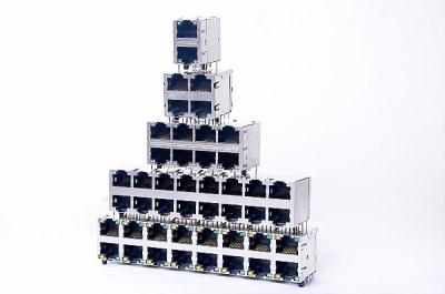 中国 2 つ x 4 つの港のハブは EMI 指 0811-2X6T-28 を搭載する RJ45 イーサネット USB を積み重ねました 販売のため