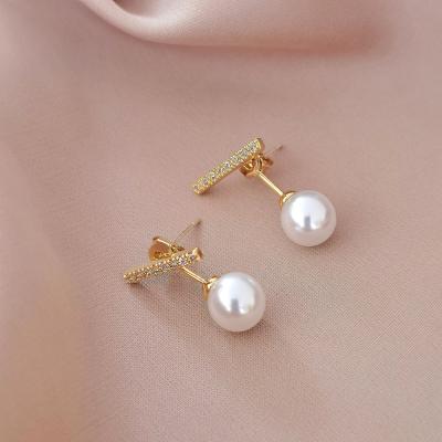 China FASHIONABLE Hyacinth Single Small Pearl Minimalist 925 Sliver Needle with Sparkle Zircon Earrings Stud for sale