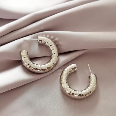 China Hyacinth Fashionable TRENDY and simple c-shaped earrings with European simple elegant circle earrings for sale