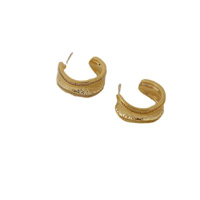 China FASHIONABLE Hyacinth European Metal Wide Hoop Earrings Chic Gold Cut Out Elegant Circle Earrings for sale