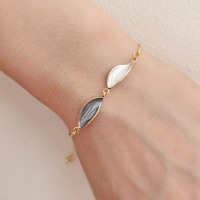 China Hyacinth New Design Fresh Style Contrast Color Simple Leaf Resin Bracelet Cute Sweet Girls for sale