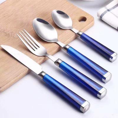 China Whosale 16pcs Sustainable Knife Fork Spoon Set Dinnerware Cutlery Set With Plastic Handle for sale