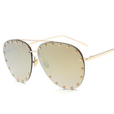 China Fashion Sunglasses 2021 BLONGU Logo Designer Metal Sunglasses Custom Made For Women Retro Mirrored Lens Women Sunglasses for sale