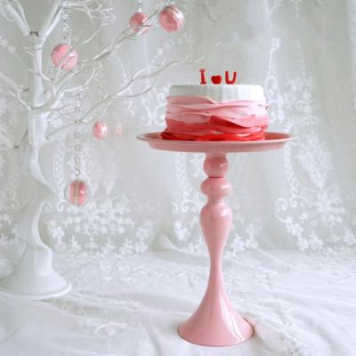 China Non-rotating pink elegant wedding round fondant cake display stand metal cupcake platter for sale