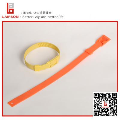 Cina Collare lungo del collo della mucca di Rfid di dimensione di TPU, abitudine della cinghia del collo della mucca che imprime 750mm*30mm in vendita