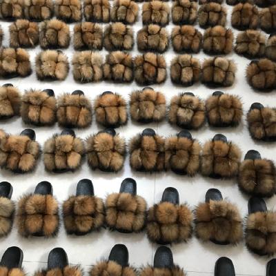 China CUSHIONING Women's Slippers Leather Fur Slides Designer Raccoon Fur Slides for sale