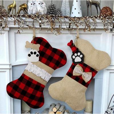 China Simple Amazon Christmas Decor Supplies Christmas Socks Gift Bags Burlap Gingham Bones Pet Decor Socks for sale