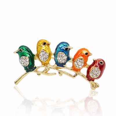 China Colorful Fashion Brooch European and American Style Fashionable Diamond Bird Brooch Drip Animal Pin Personality Scarf Buckle Corsage for sale