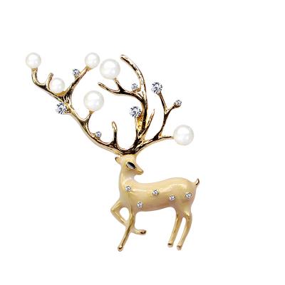 China ALLOY European and American pearl rhinestone brooch European and American pearl rhinestone brooch sika deer Christmas temperament cartoon elk animal brooch for sale