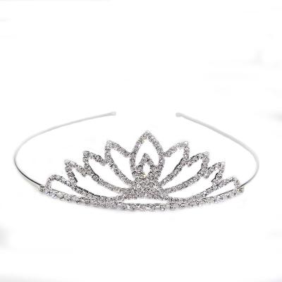 China 2021 Wholesale Crowns and Tiaras New Arrival Trendy Fashionable Bridal Crown Pageant Tiaras Wedding Hair Accessories Wedding Tiara for sale