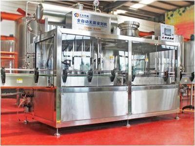 Chine 2 dans 1 chaîne de production d'emballage machine de capsulage de remplissage de bouteilles aseptique de baril de fer-blanc de 5L à vendre