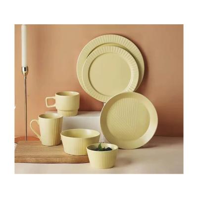 China Minimalist Eco Friendly Dinnerware Customized Dinnerware Set Modern Luxury Porcelain Dinnerware for sale