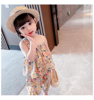 China 2021 Summer New Baby Floral Suspender Girl Sweet Suit Shorts Two Piece Set for sale