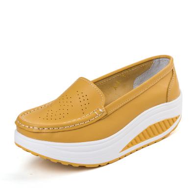 China 2020 New Fashion Comfortable Comfortable Slip On Shoes For Nurse Women Casual Soft Walking PU Nurse Shoes for sale