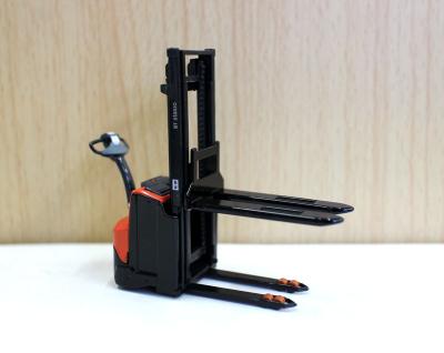 China OEM Service Mini Forklift 1/24 Diecast 1 24 Toy Forklift Souvenir Gifts Displays for sale