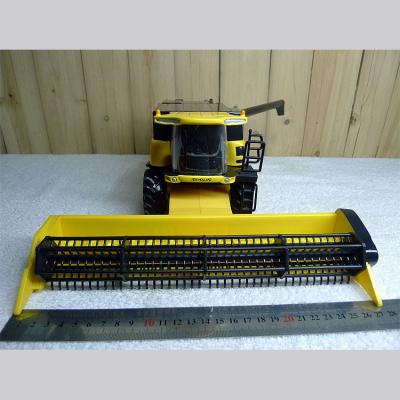 China Toy Resin Diecast Agricultural Machine Mini Diecast Harvester Model 1/32 For Display for sale