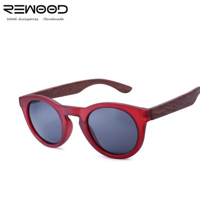 China Free Custom Logo Engraved Wood Sunglasses Fashion Sunglasses PC Frame Sunglasses With Polarized Lens for sale